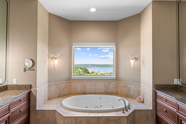 295 Split Rock Drive, Hollister, MO 65672