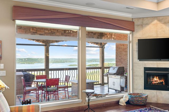 295 Split Rock Drive, Hollister, MO 65672