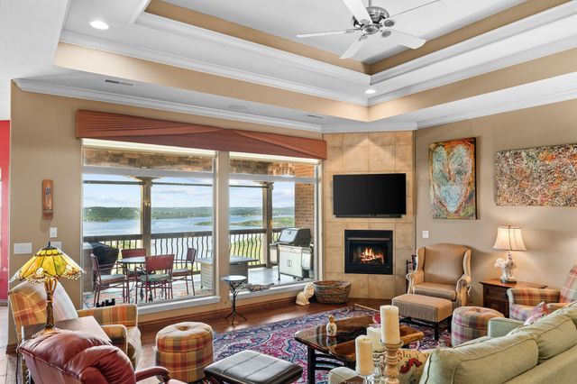 295 Split Rock Drive, Hollister, MO 65672