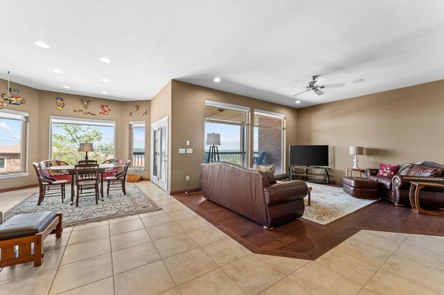 295 Split Rock Drive, Hollister, MO 65672