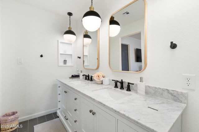 5142 E NISBET Road, Scottsdale, AZ 85254