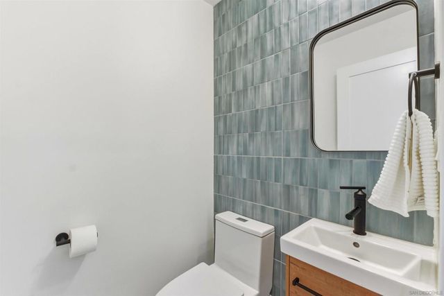 11035 Avenida Maria, San Diego, CA 92129