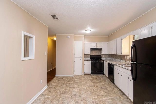 17 Compass Point St Point, Sherwood, AR 72120