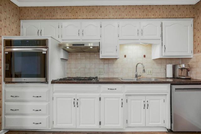 8709 Antioch Road, Overland Park, KS 66212