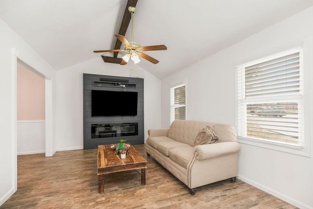 8709 Antioch Road, Overland Park, KS 66212