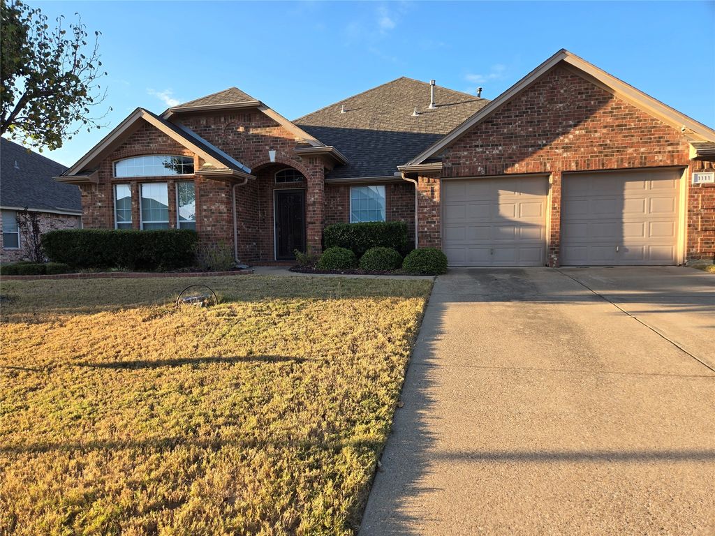 1111 Wynnewood Drive, Glenn Heights, TX 75154