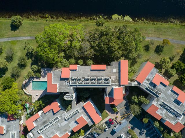 2322 S Cypress Bend Drive 411, Pompano Beach, FL 33069