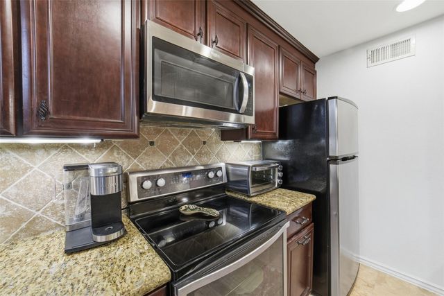 7575 Katy Fwy 89, Houston, TX 77024