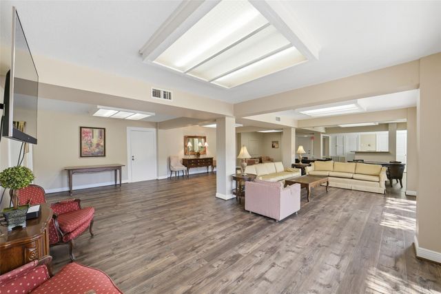 7575 Katy Fwy 89, Houston, TX 77024