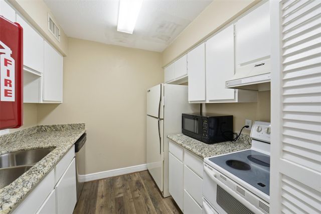 7575 Katy Fwy 89, Houston, TX 77024