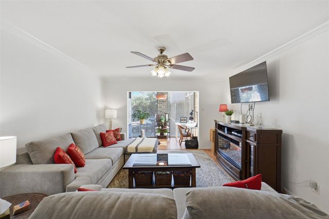 7575 Katy Fwy 89, Houston, TX 77024