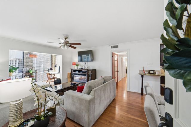 7575 Katy Fwy 89, Houston, TX 77024