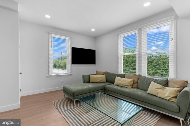 496 E KING RD, Malvern, PA 19355