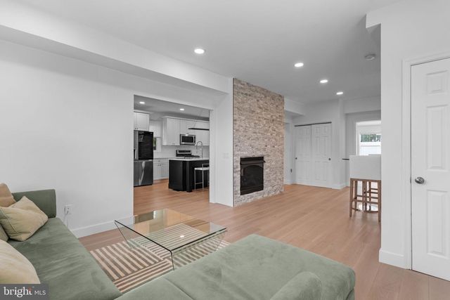 496 E KING RD, Malvern, PA 19355