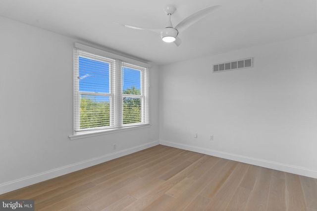 496 E KING RD, Malvern, PA 19355