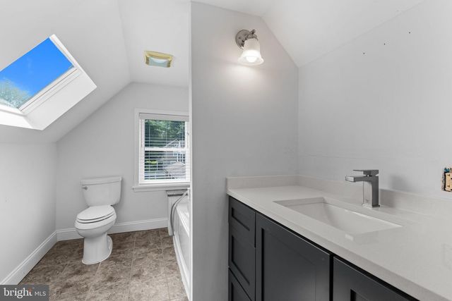 496 E KING RD, Malvern, PA 19355