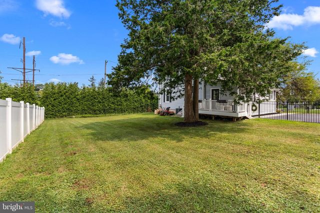 496 E KING RD, Malvern, PA 19355