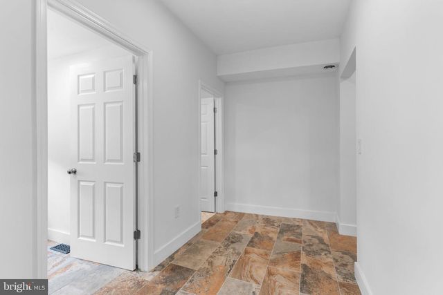 496 E KING RD, Malvern, PA 19355