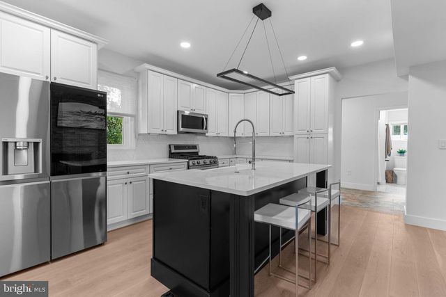 496 E KING RD, Malvern, PA 19355