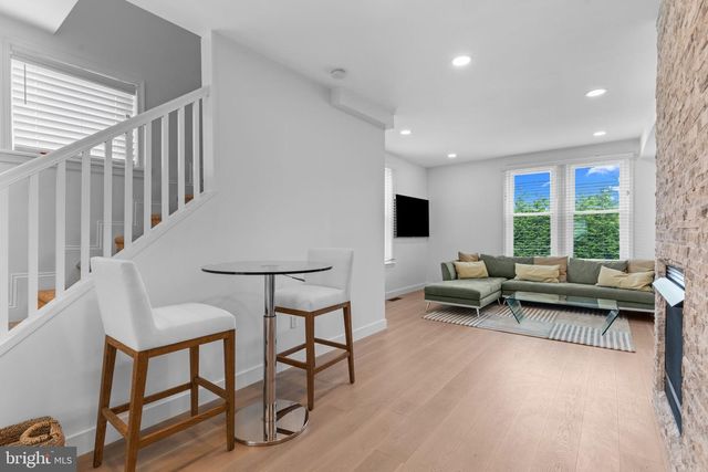496 E KING RD, Malvern, PA 19355