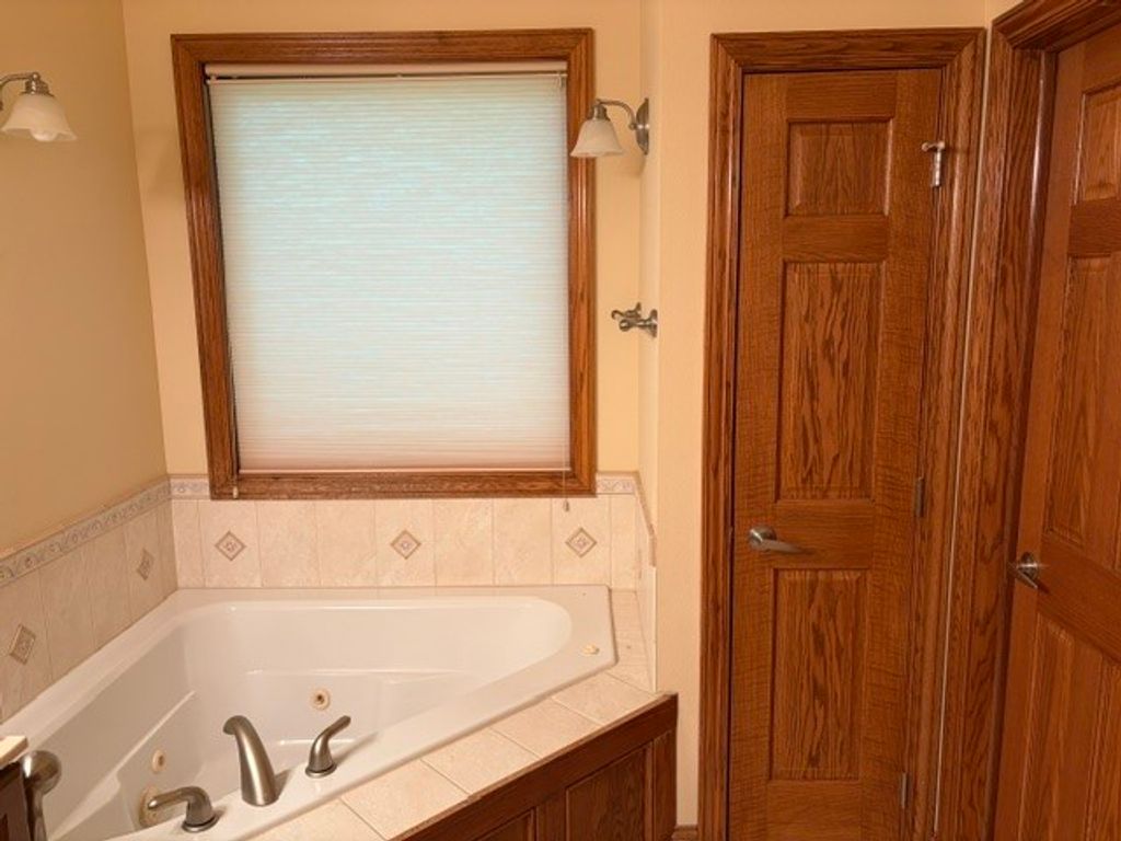 2412 SW Woodbury Lane, Ankeny, IA 50023