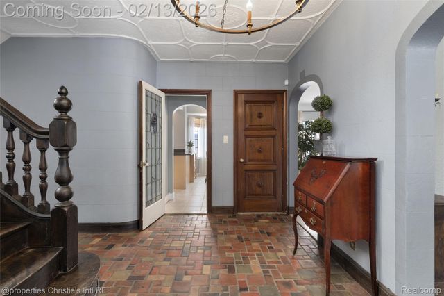 19435 Shrewsbury Road, Detroit, MI 48221