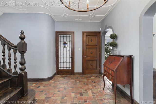 19435 Shrewsbury Road, Detroit, MI 48221