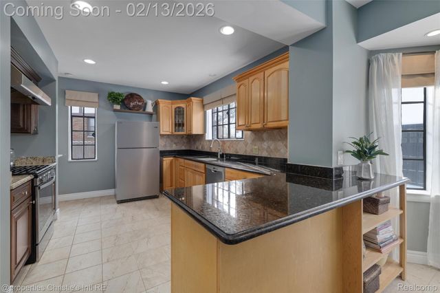 19435 Shrewsbury Road, Detroit, MI 48221