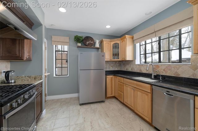 19435 Shrewsbury Road, Detroit, MI 48221