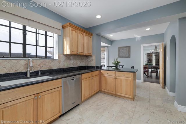 19435 Shrewsbury Road, Detroit, MI 48221