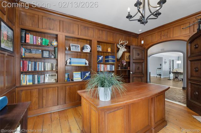 19435 Shrewsbury Road, Detroit, MI 48221