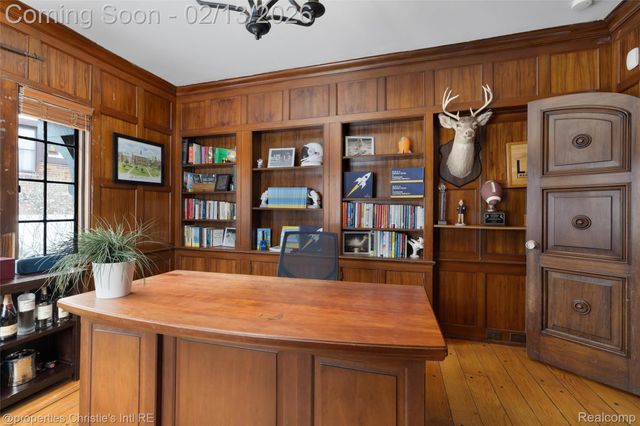 19435 Shrewsbury Road, Detroit, MI 48221