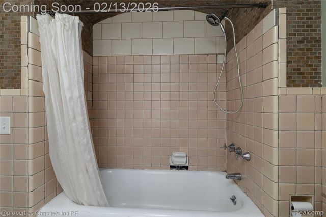 19435 Shrewsbury Road, Detroit, MI 48221