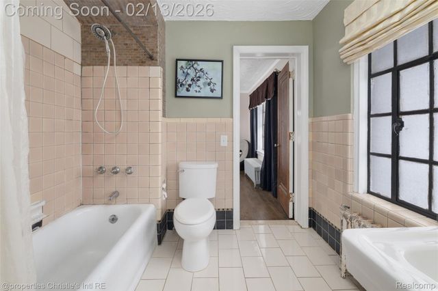 19435 Shrewsbury Road, Detroit, MI 48221