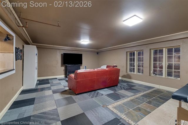 19435 Shrewsbury Road, Detroit, MI 48221