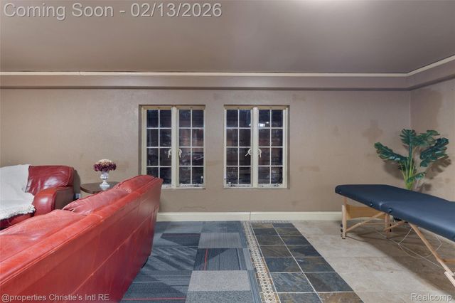 19435 Shrewsbury Road, Detroit, MI 48221