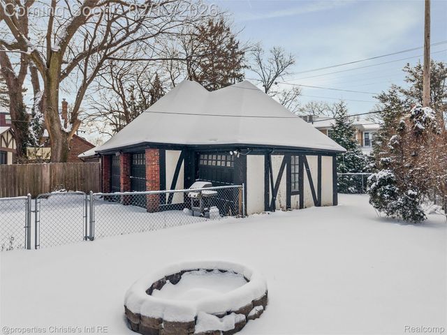 19435 Shrewsbury Road, Detroit, MI 48221