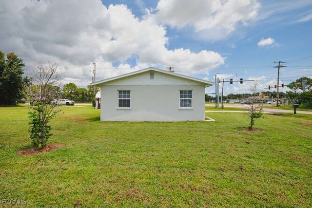 1637 Piney RD, North Fort Myers, FL 33903