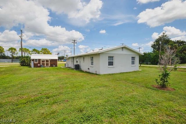 1637 Piney RD, North Fort Myers, FL 33903