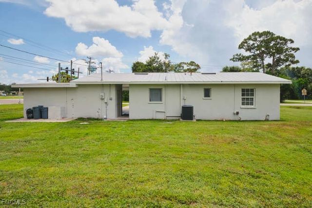 1637 Piney RD, North Fort Myers, FL 33903