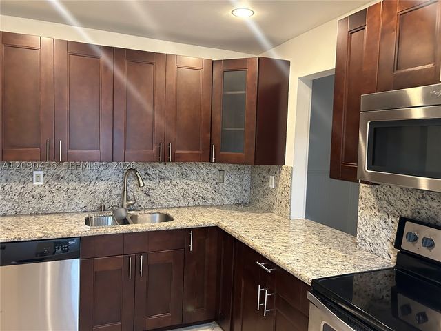 2500 SW 81st Ave 403, Davie, FL 33324