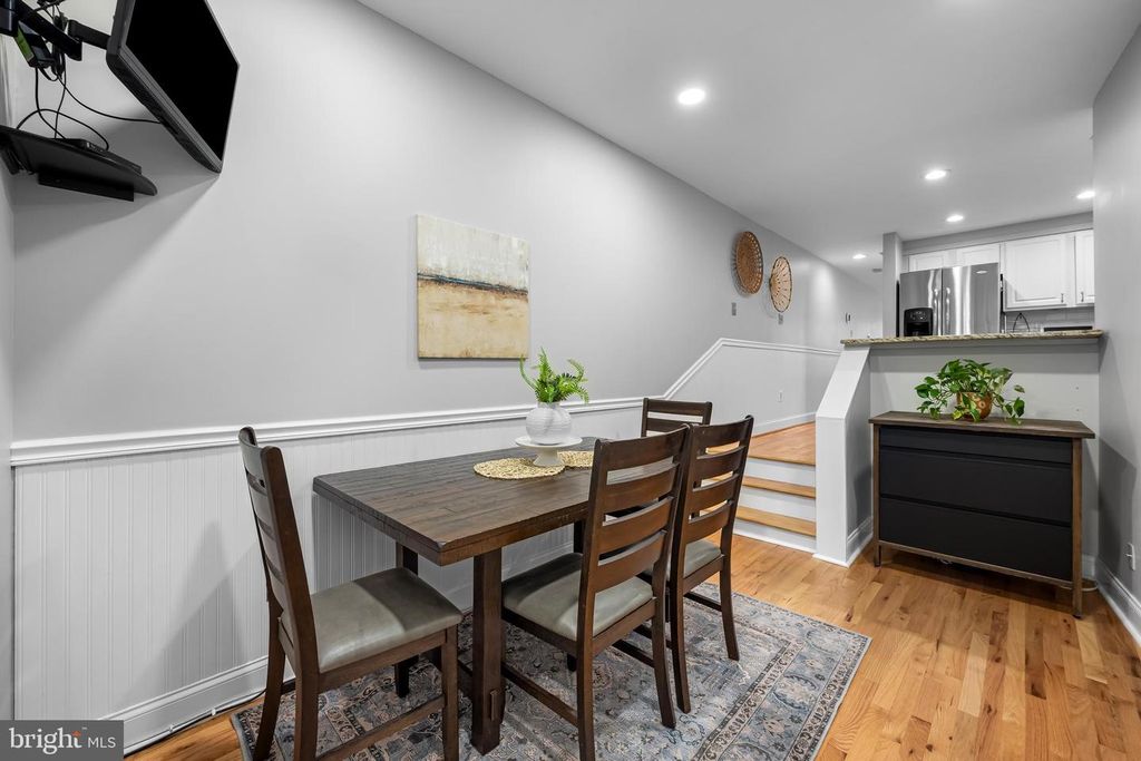 Image 11 of property listing at 132 OSTEND ST W, Baltimore, MD 21230