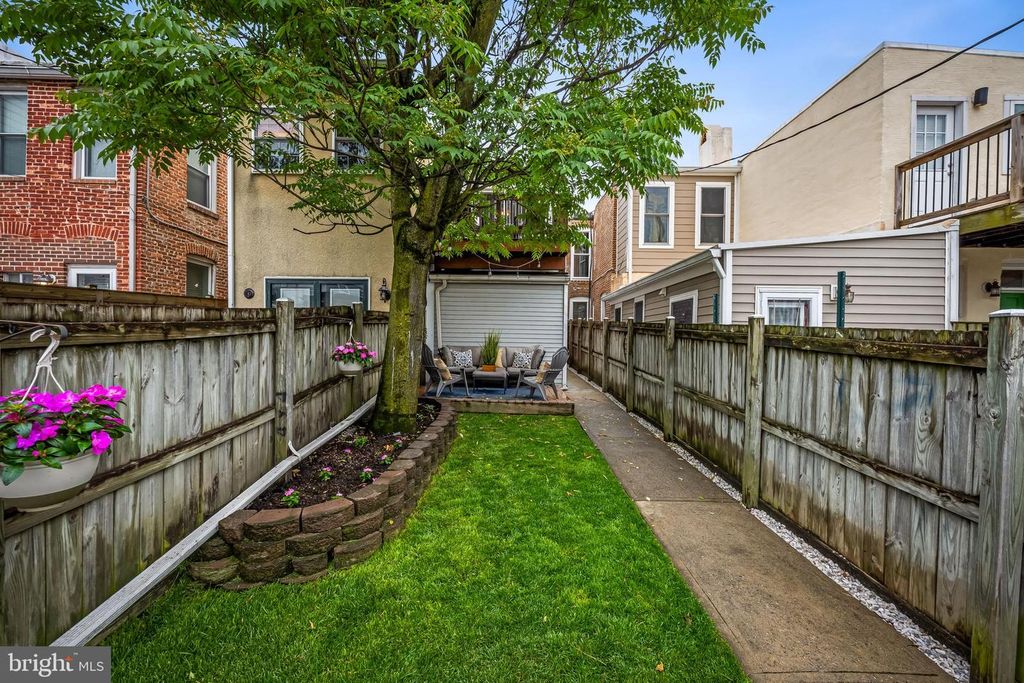 Image 2 of property listing at 132 OSTEND ST W, Baltimore, MD 21230