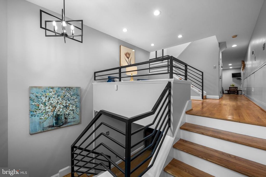Image 4 of property listing at 132 OSTEND ST W, Baltimore, MD 21230