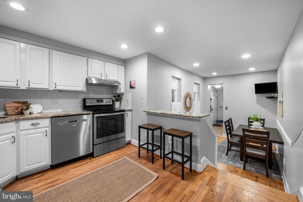Image 9 of property listing at 132 OSTEND ST W, Baltimore, MD 21230