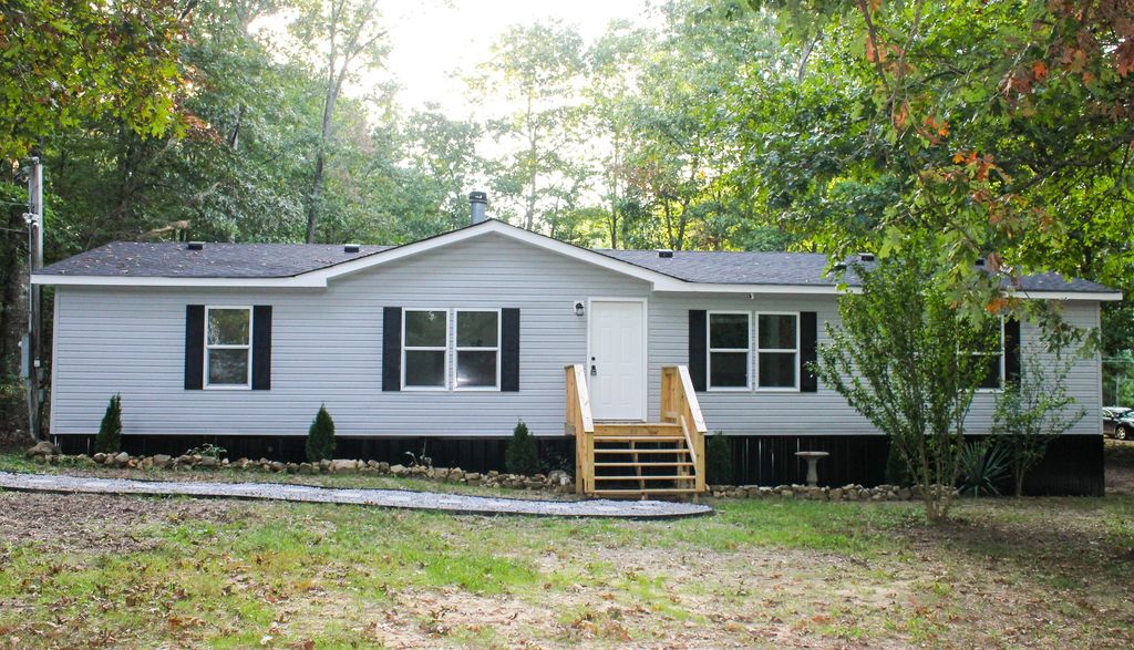 601 Foxwood Dr, Crossville, TN 38571