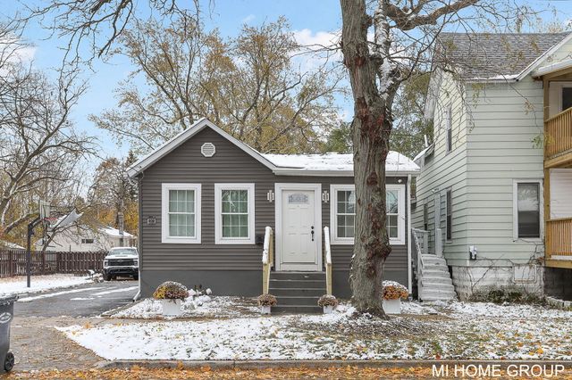 1212 Princeton Avenue, Kalamazoo, MI 49007