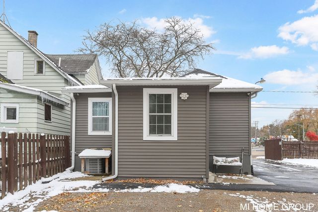 1212 Princeton Avenue, Kalamazoo, MI 49007