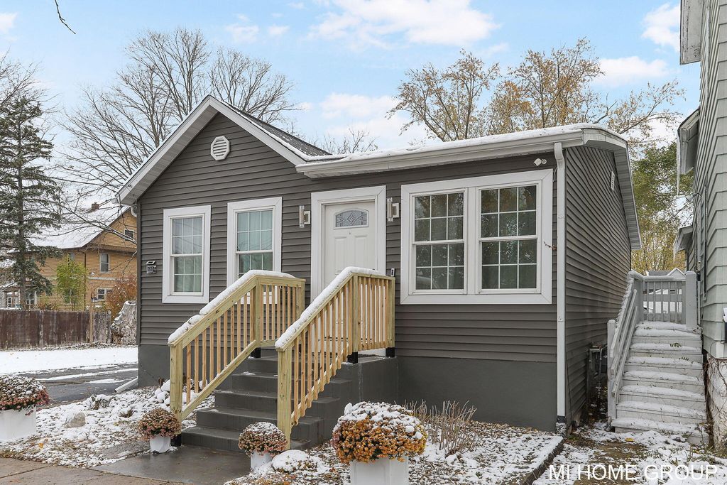 1212 Princeton Avenue, Kalamazoo, MI 49007