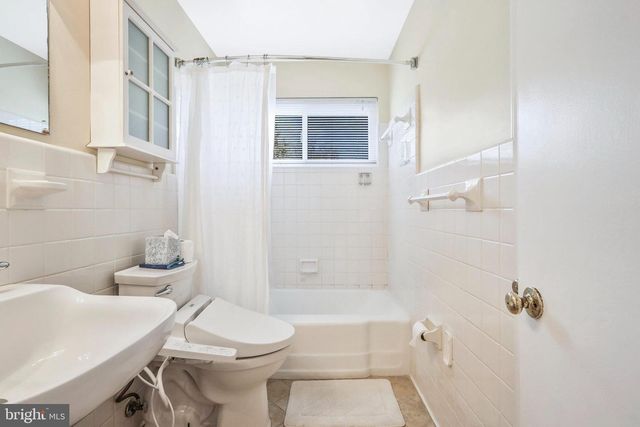7030 DONNA CIR, Annandale, VA 22003
